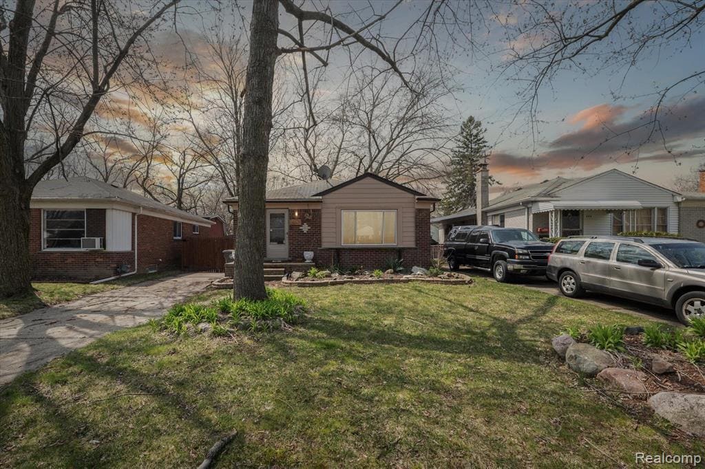 Primary Photo - 452 Sunningdale Dr
