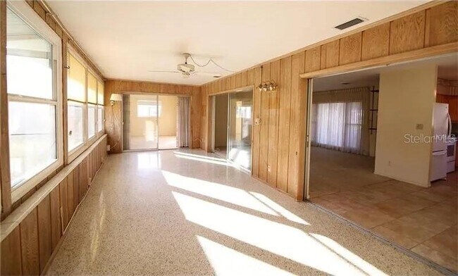 Foto del edificio - 264 Glen Oak Rd