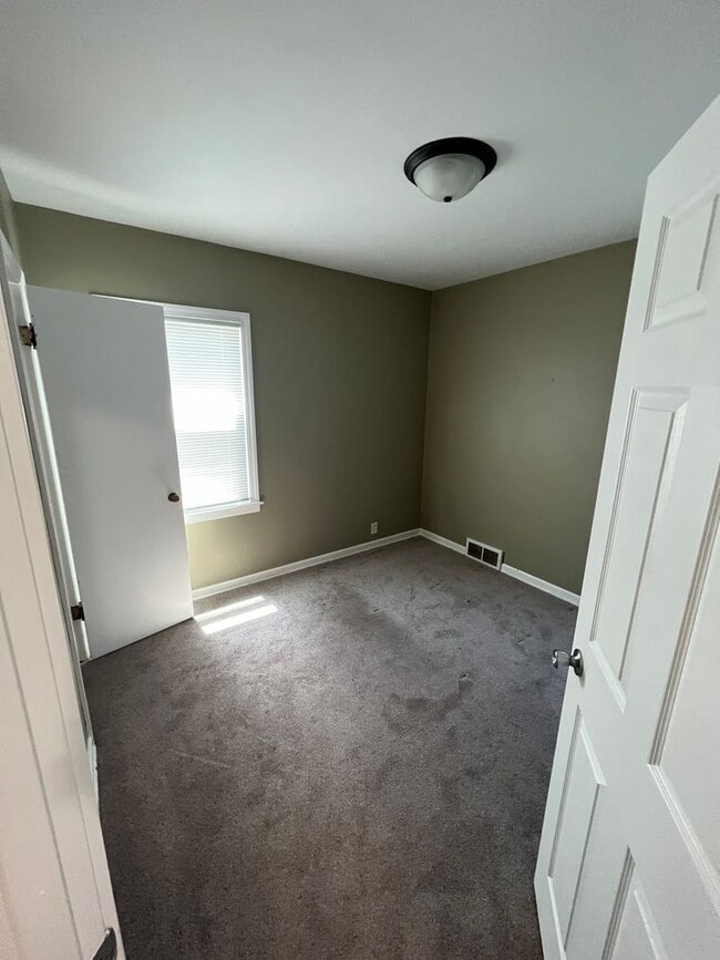 Building Photo - 2 Bedroom 1 Bath House for Rent!