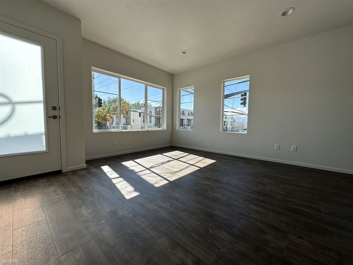 Foto principal - 2 br, 2.5 bath Townhome - 1689 South West ...