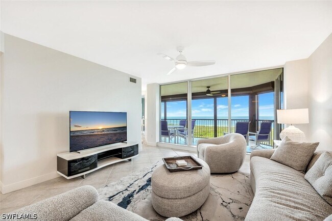 Foto del edificio - 7225 Pelican Bay Blvd