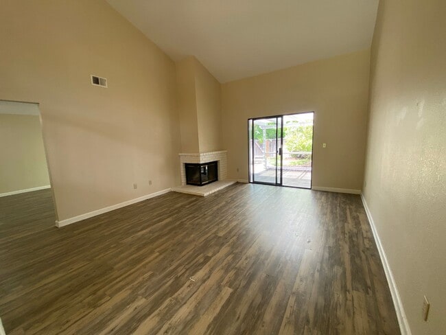 Building Photo - Danville Brookview Duet Townhouse 4 Br., 2...
