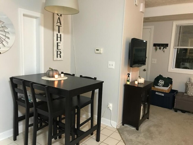 Dining area - 330 Short Beach Rd