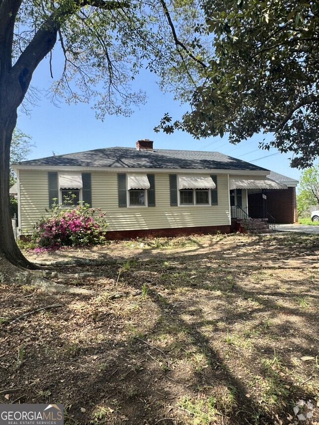 Building Photo - 201 Meadowdale Dr