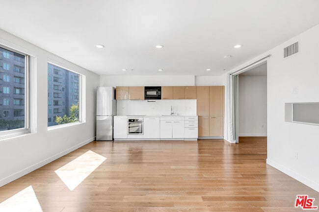 Foto del edificio - 901 Flower St