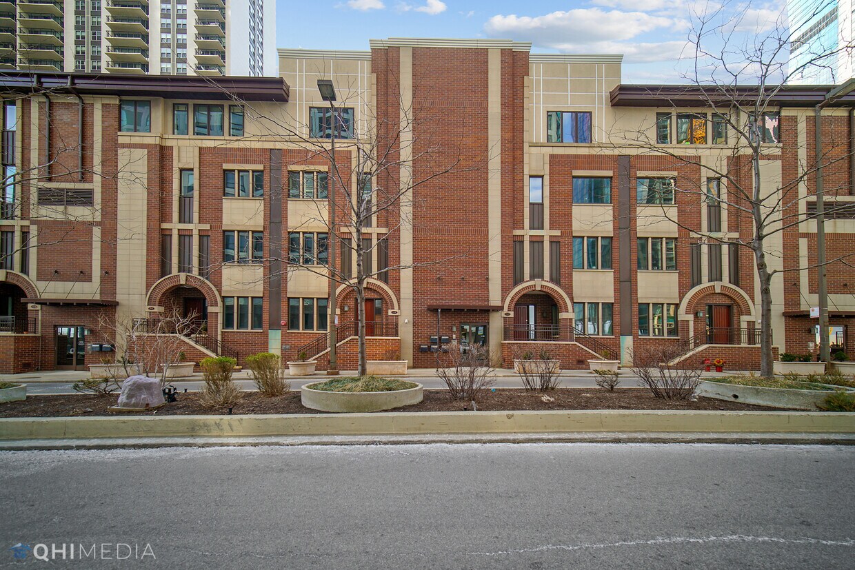 Primary Photo - 184 N Harbor Dr