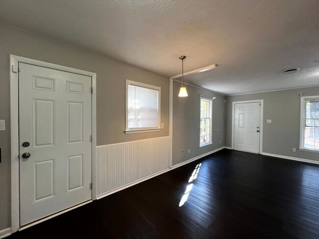 Building Photo - 1217 Pamalee Drive ~ Cambridge