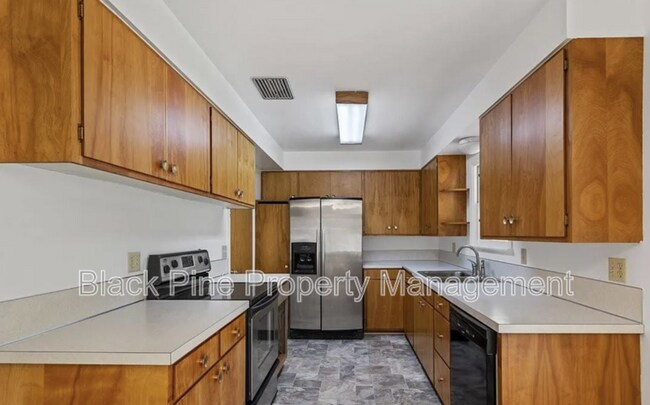 Foto del edificio - 8020 W King St