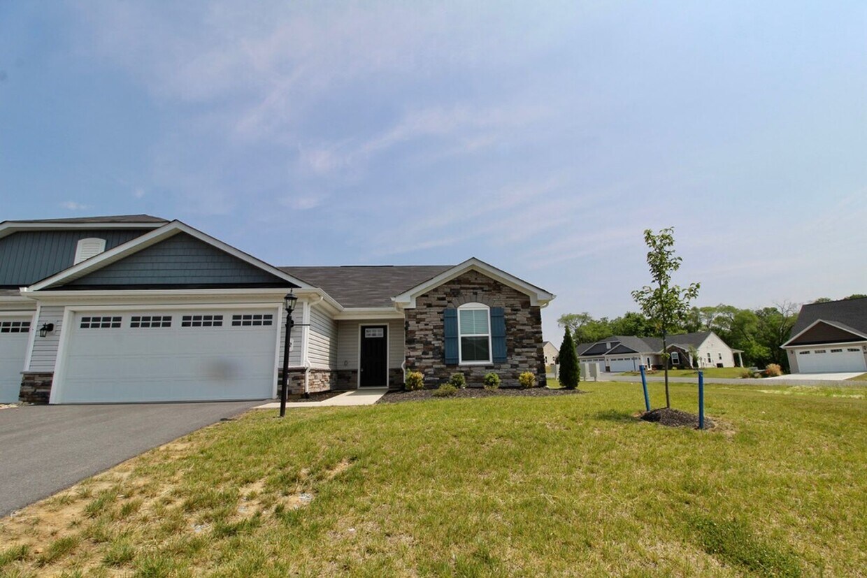 Primary Photo - Duplex for rent with Mountain Views - 2 So...