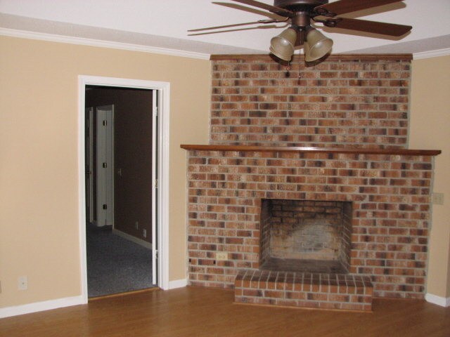 Building Photo - 10 Crowndale Ct