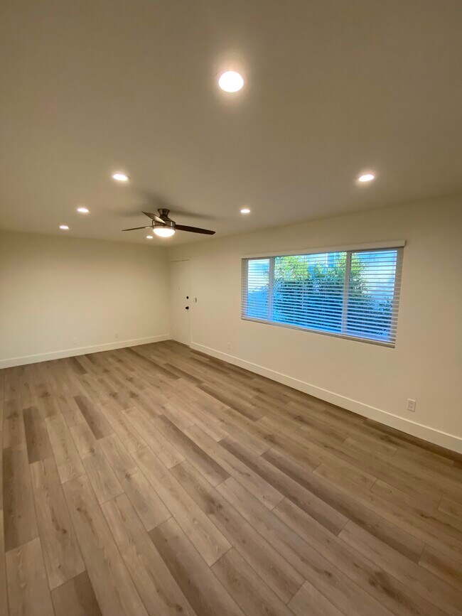 Building Photo - 503 N Elena Ave