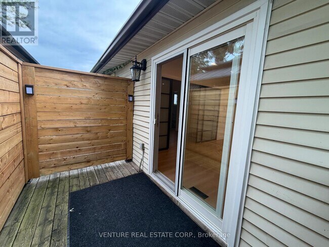 Photo du bâtiment - 1329 Belair Crescent