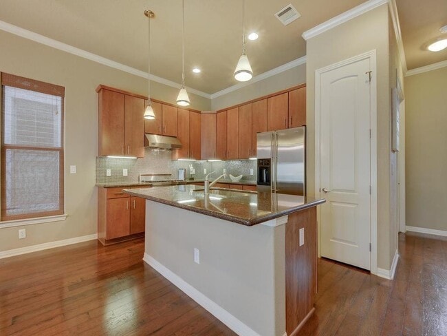 Building Photo - 1115 Kinney Ave