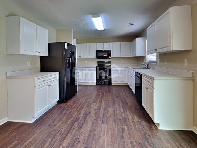 Building Photo - 259 Tall Pines Rd