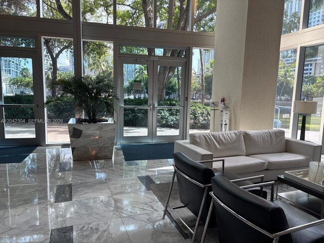 Foto del edificio - 185 SW 7th St