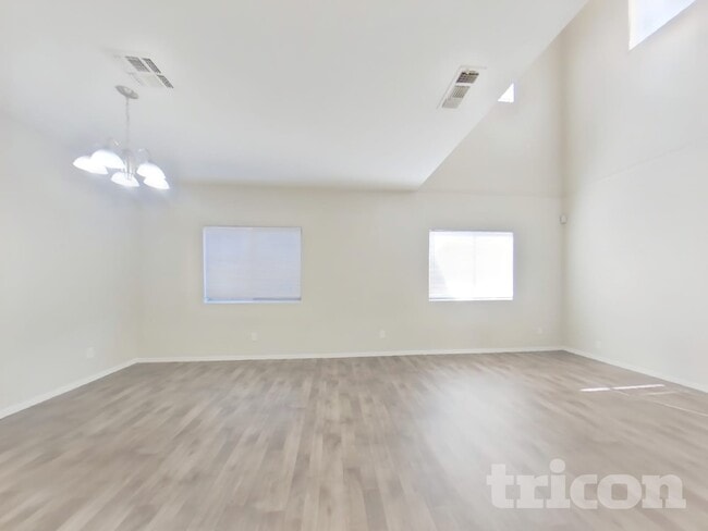 Building Photo - 1750 W Union Hills Dr