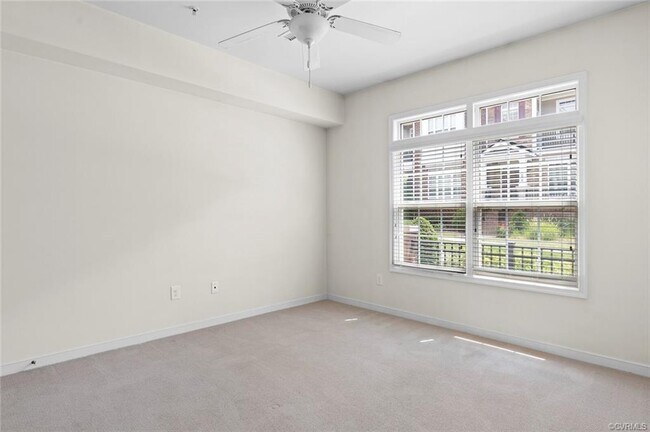 Foto del edificio - 3927 Village Townes Walk