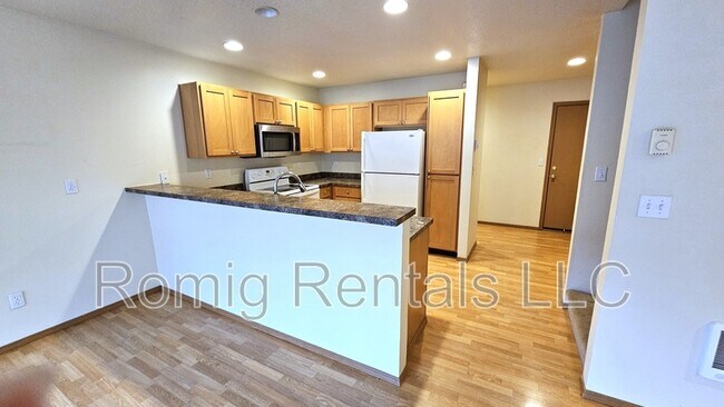 Building Photo - 8111 NE 36th Ct