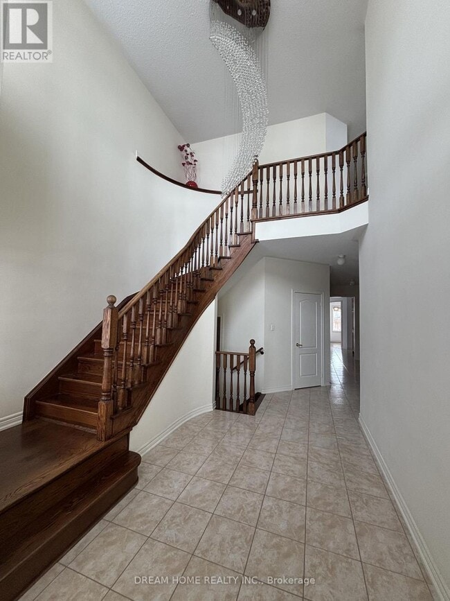 Building Photo - 276 The Bridle Walk