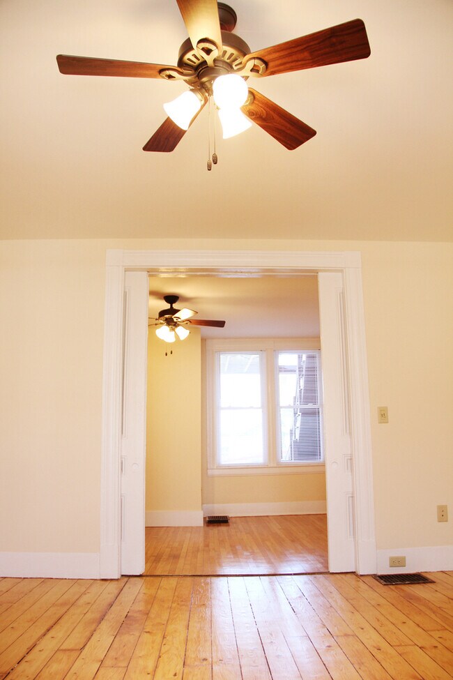 Foto del edificio - 147 N Union St