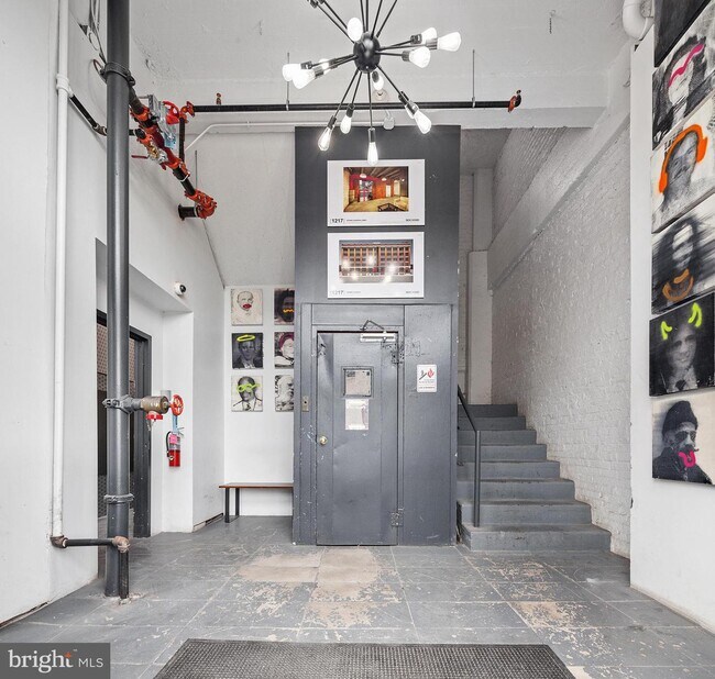 Building Photo - 1217 Spring Garden St