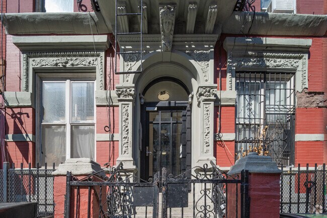 95 E 7th St New York, NY 10009 - 95 E 7th St