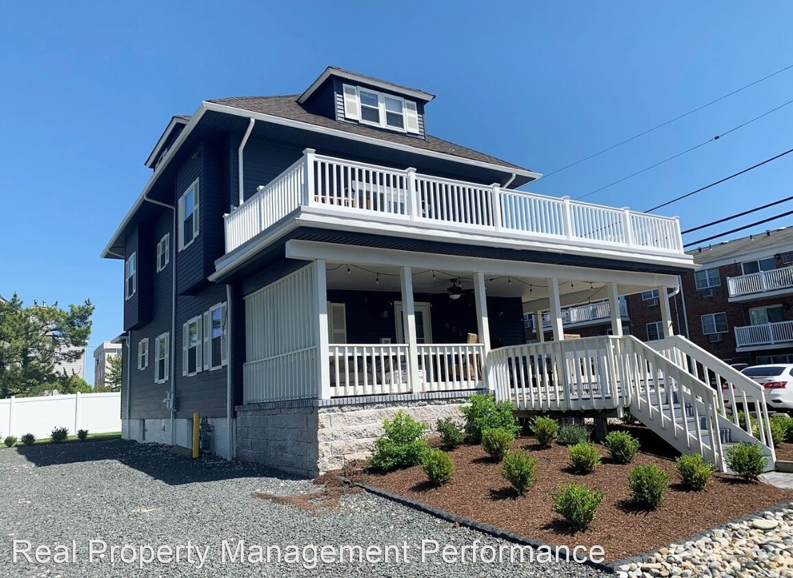 Primary Photo - 2 br, 1.5 bath House - 606 Beach Ave. Apt. 2