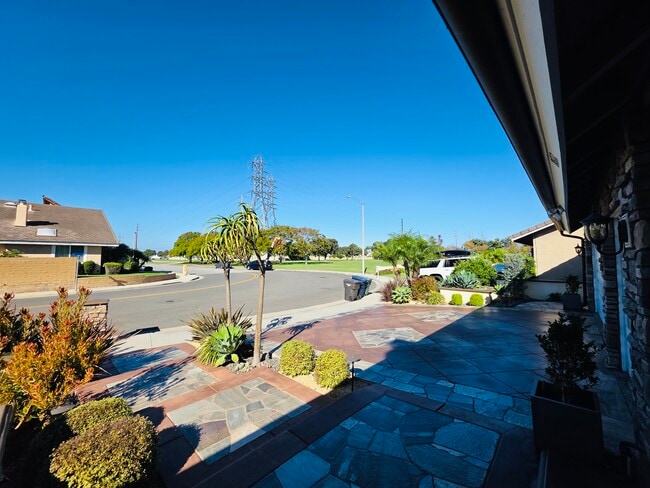 Building Photo - 8612 Naples Dr