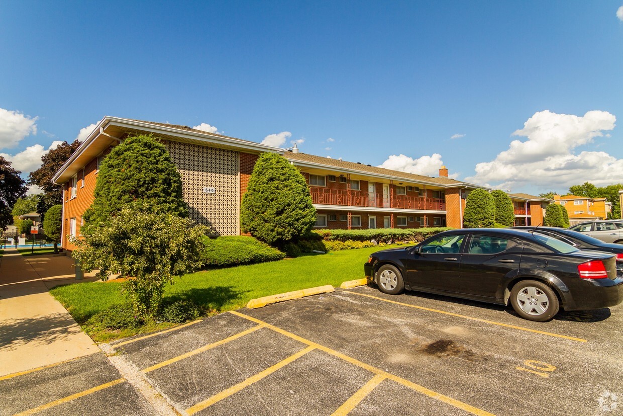 Primary Photo - Greenfield Square Apartments