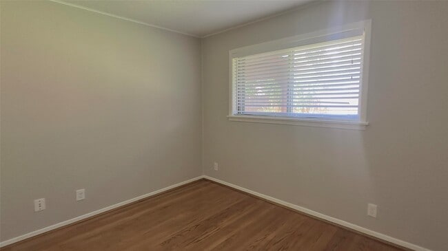 Building Photo - 1418 Murrayhill Dr