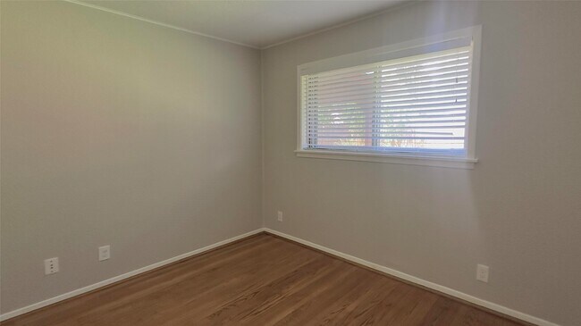 Foto del edificio - 1418 Murrayhill Dr
