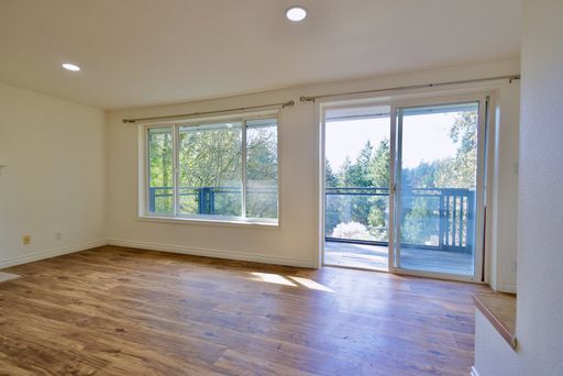 Foto del edificio - Modern Remodeled 2BR Duplex with Garage in Prime Shoreline Location