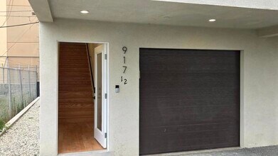 Building Photo - 917 N Ridgewood Pl