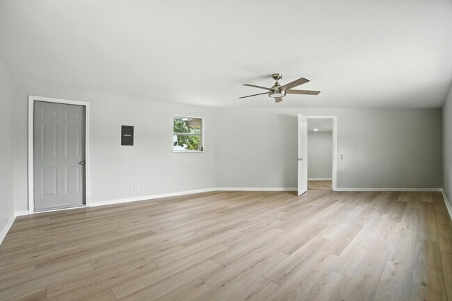Building Photo - 219 Avondale Rd