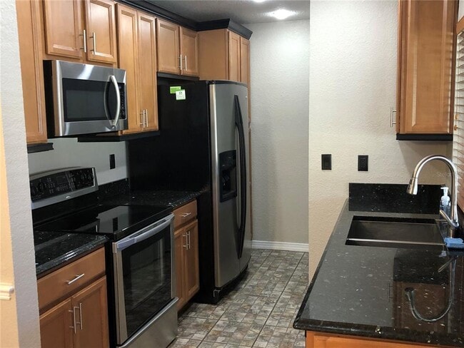 Building Photo - 3831 Country Bend E