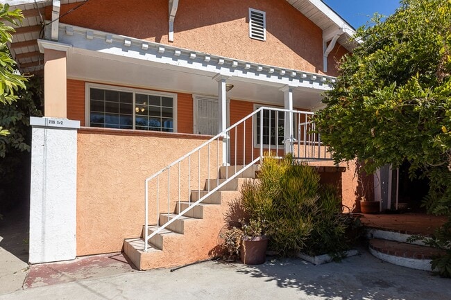 Building Photo - Quiet back house in Silver Lake!