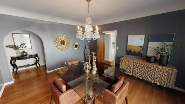 Foto del edificio - 355 N Mansfield Ave