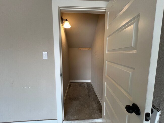 Building Photo - Luxury 3/2.5 2 Story Townhouse in NBTX