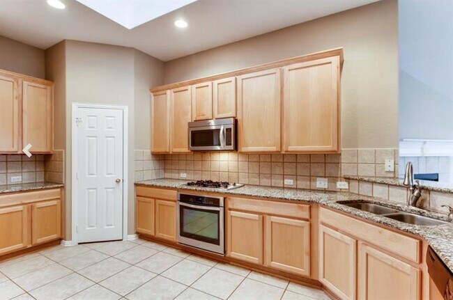 Foto del edificio - 5521 Rockwood Dr