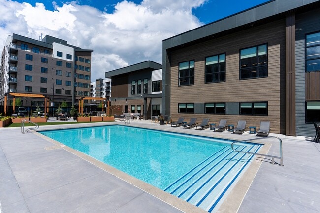 Building Photo - Stratus Apartments