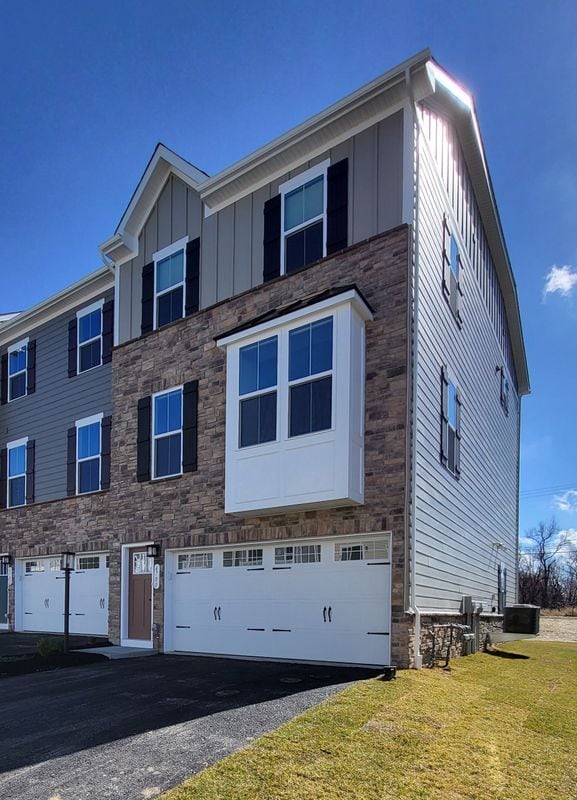 Building Photo - 6700 Sycamore Way