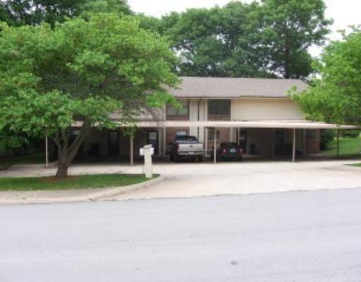 Primary Photo - 1909 E Oaks Dr