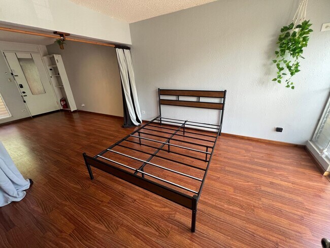 Foto del edificio - 392 sqft Studio with 1-bathroom, 1-parking in Palolo Gardens