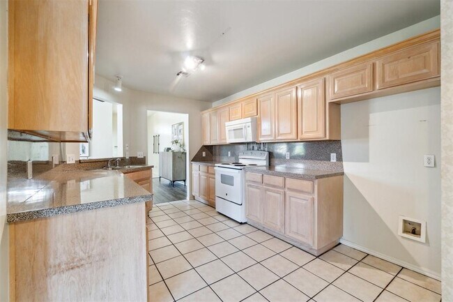 Foto del edificio - 2013 Cedar Meadow Ln