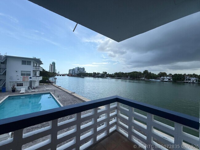 Foto del edificio - 6484 Indian Creek Dr