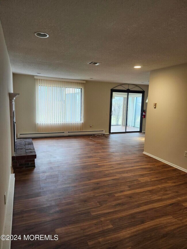 Building Photo - 129B Balsam Plaza