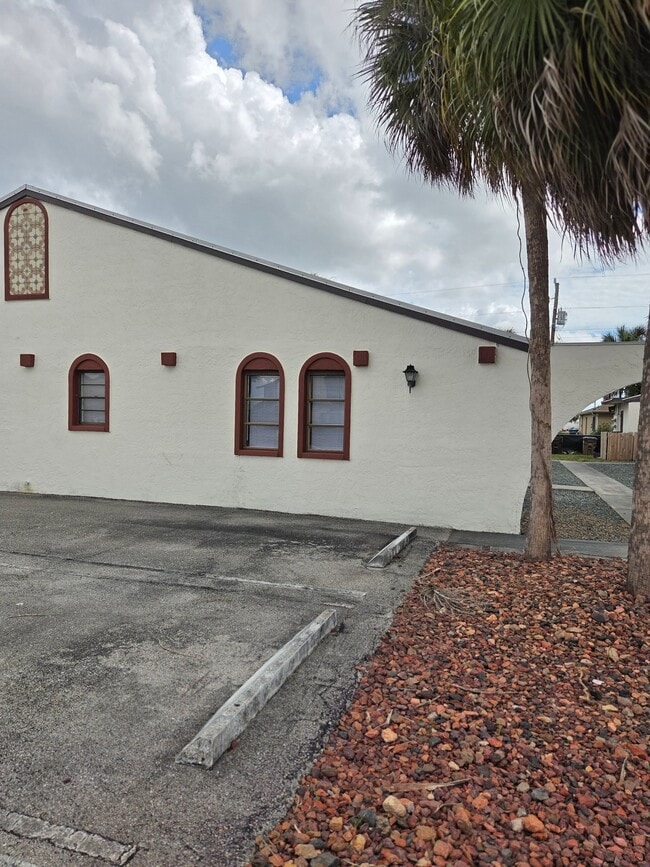 Building Photo - 1214 SE 8th St
