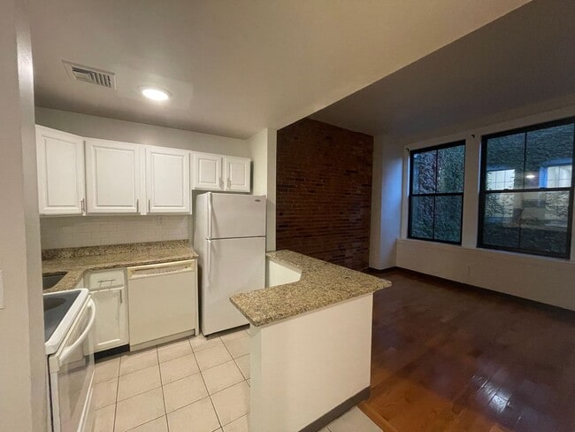 Building Photo - 105-107 Washington Street-Unit 4