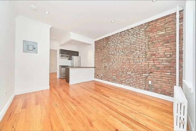 Building Photo - 354 State St