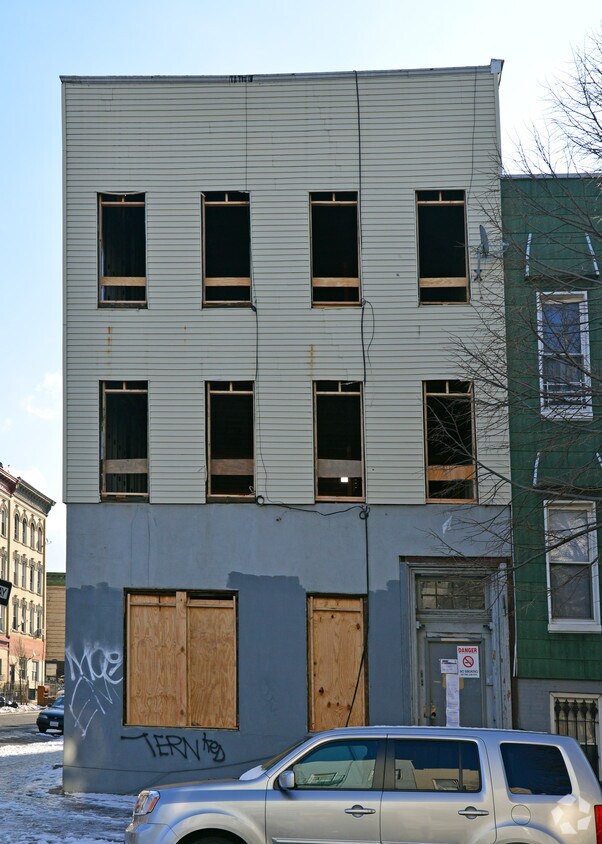 Building Photo - 1286 Madison St